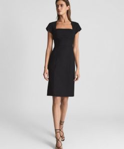 Theknightrobe.shop2abb36387a 1