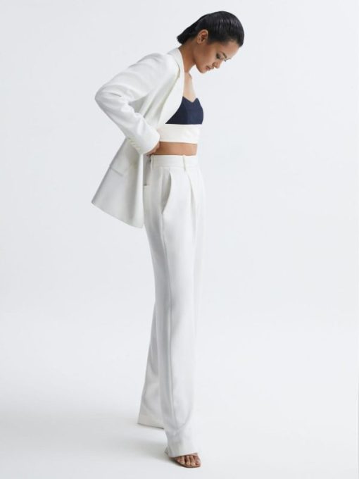 Theknightrobe.shop5b3099367e 3