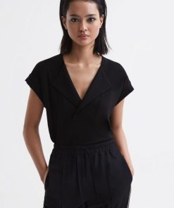 Theknightrobe.shop5b6ae1250e 1