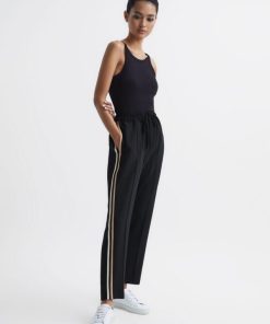 Theknightrobe.shop73122f7015 1
