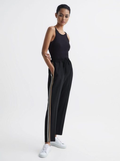 Theknightrobe.shop73122f7015 1