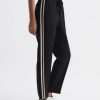 Theknightrobe.shop73122f7015 3