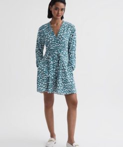 Theknightrobe.shop74098f4a3e 1