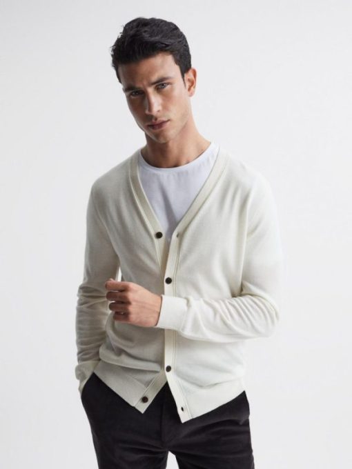 Theknightrobe.shop95ac6fb0d2 1