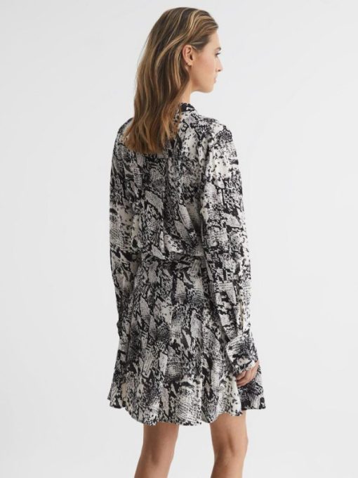 Theknightrobe.shopde7e07c553 5